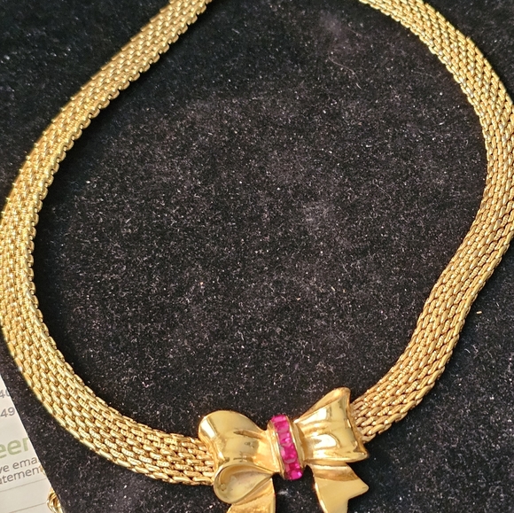 VINTAGE 16INCHES NECKLACE GOLDTONE, STAMPED. WITH A LETTER ON BACK OF BOW - Picture 6 of 11